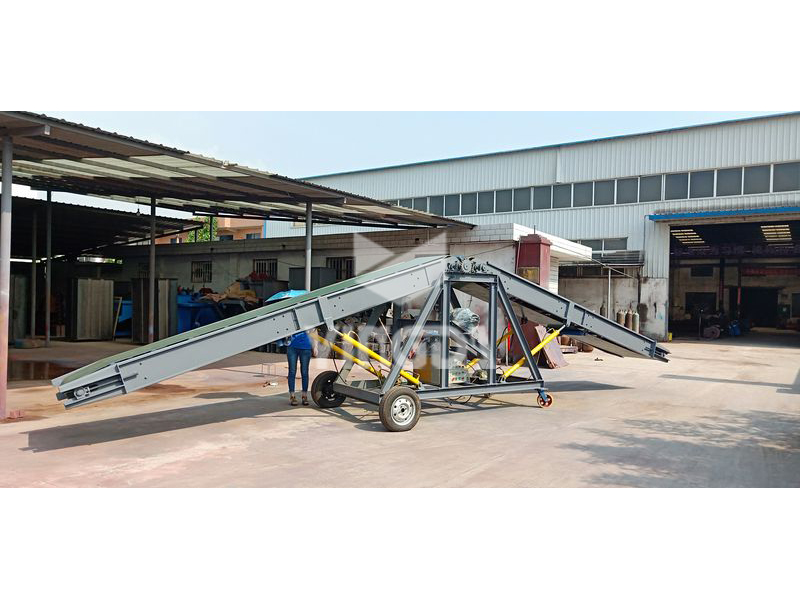 2018年5月6日  甘肅蘭州   雙翼式移動皮帶機(jī)